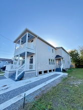 Building Photo - 1908 Marigny St