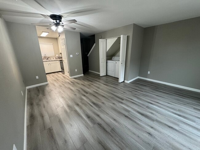 Building Photo - Glen Even