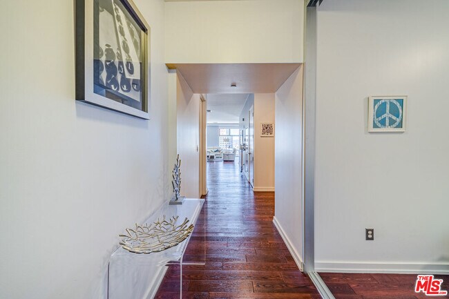Foto del edificio - 801 S Grand Ave