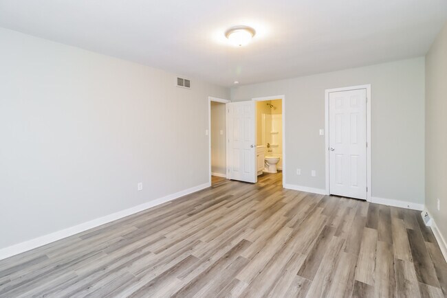 Foto del edificio - 3841 Hollybrook Dr