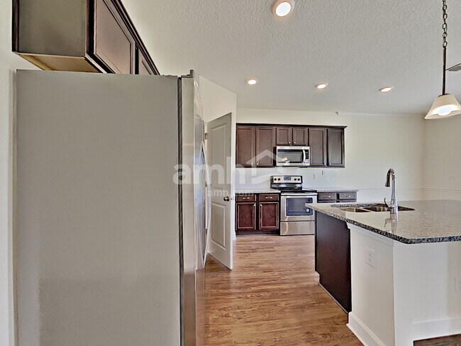 Building Photo - 636 Welcome Home Dr