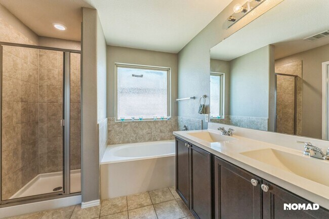 Building Photo - Charming 3BR House in Jarrell - Furnished ...