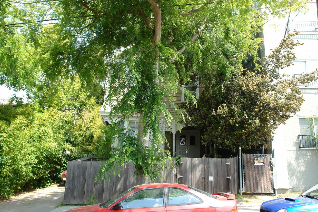 Building Photo - 2417 Blake St