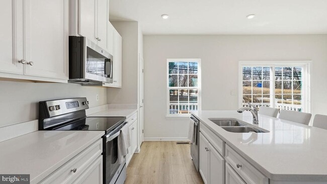 Building Photo - 1790 Scenic Lp