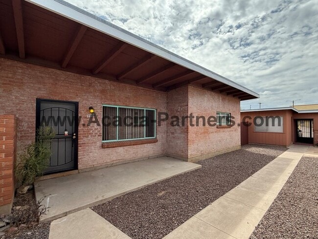 Building Photo - Beautiful Two Bedroom with Storage