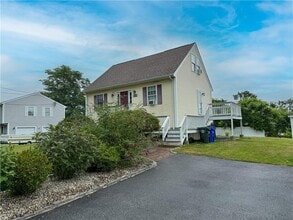 Building Photo - 2 Beatrice Ln