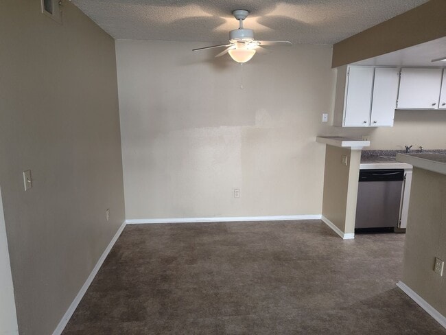 Building Photo - Gorgeous 2 bed Aurora condo for rent