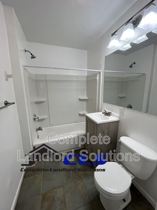 Foto del edificio - 2225 1st Ave