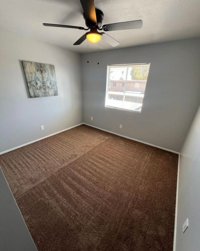 Building Photo - 7126 N 19th Ave