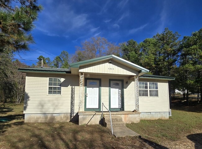 Building Photo - 1325 N Main St