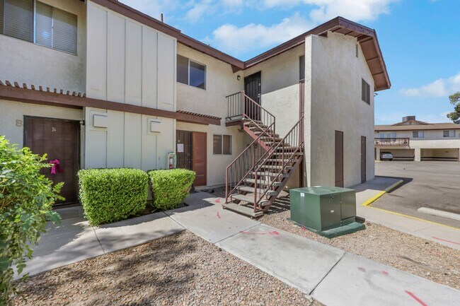Foto del edificio - CUTE REMODELED TWO BEDROOM UNIT IN CENTRAL LOCATION
