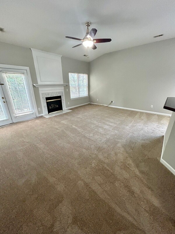Foto del edificio - 7325 Sugar Maple Ln