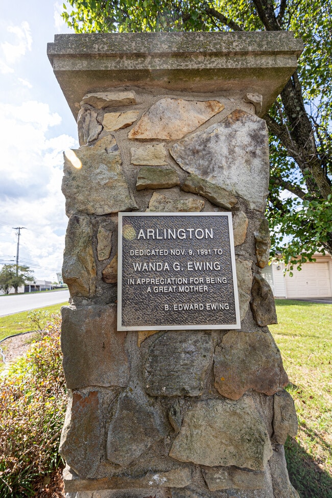 Building Photo - 552 Rumbach Ave