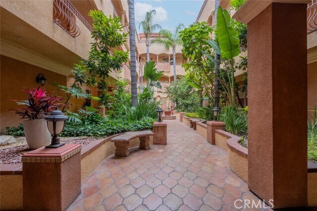Foto del edificio - 465 E San Jose Ave