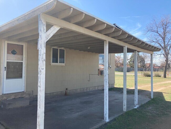 Building Photo - 3422 Lake Dr