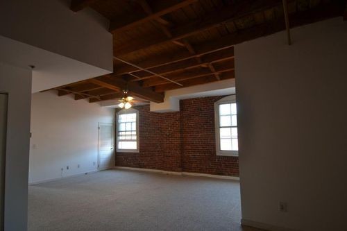 Building Photo - 225 Arch St