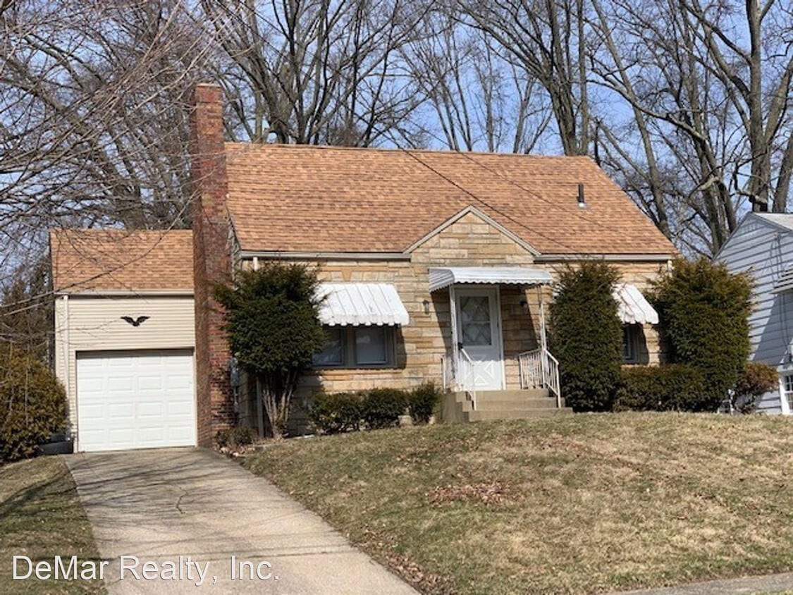 3 br, 1.5 bath House 110 Hollywood Ave House Rental in Youngstown