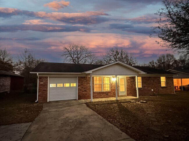 Foto del edificio - 4708 Pinson Dr