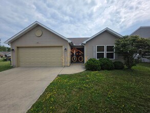 Building Photo - LINDBERGE VILLAGE COZY 3BR/2BA
