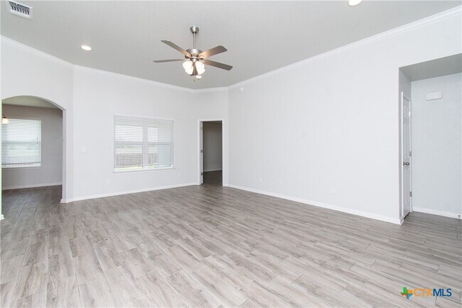 Foto del edificio - 6910 Catherine Dr