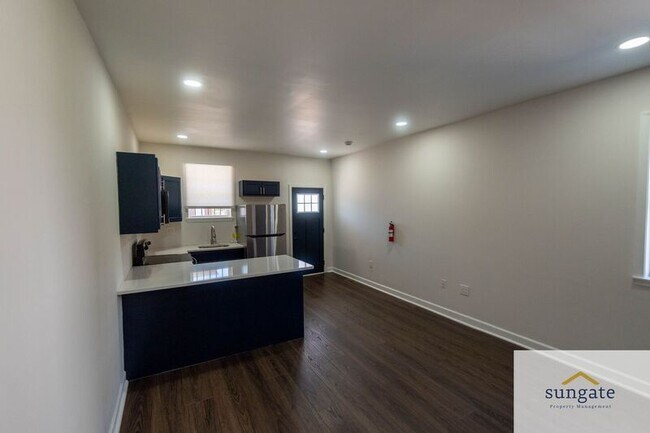 Building Photo - 1602 Cypress St