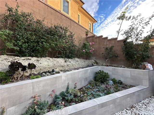 Foto del edificio - 102 Yellow Iris