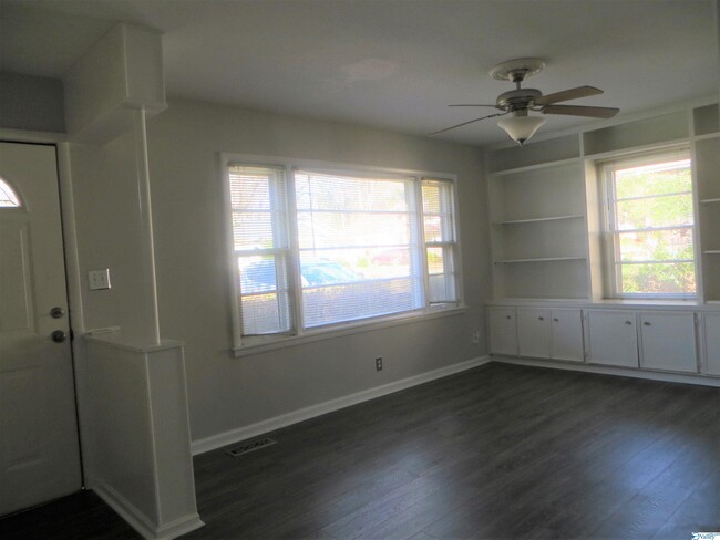 Building Photo - 1102 Hermitage Ave SE