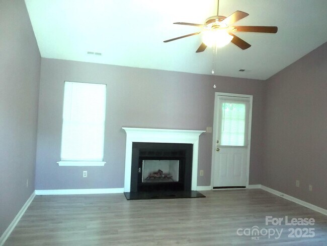 Foto del edificio - 1337 Level Creek Ln
