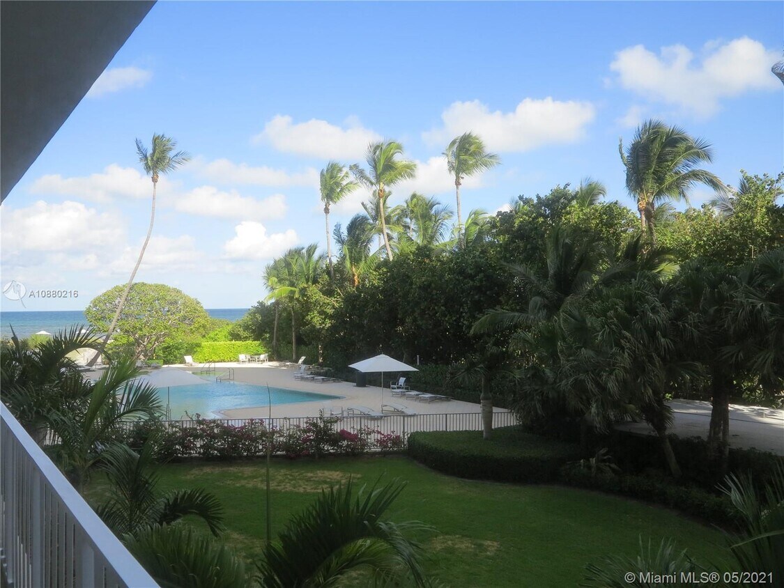 Primary Photo - 200 Ocean Ln Dr