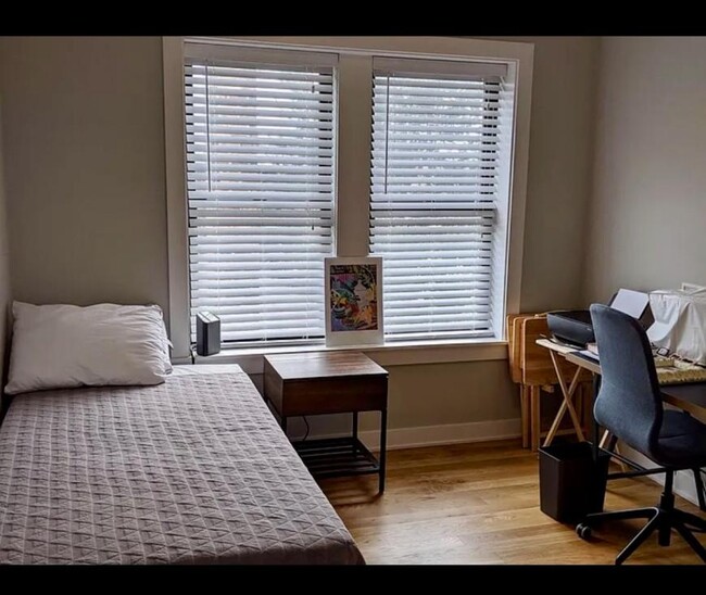 Building Photo - 2 bedroom in Chicago IL 60625