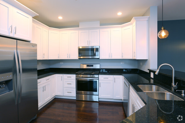 2BR, 2BA - 1,405SF - Kitchen - A&K Luxury Apartments