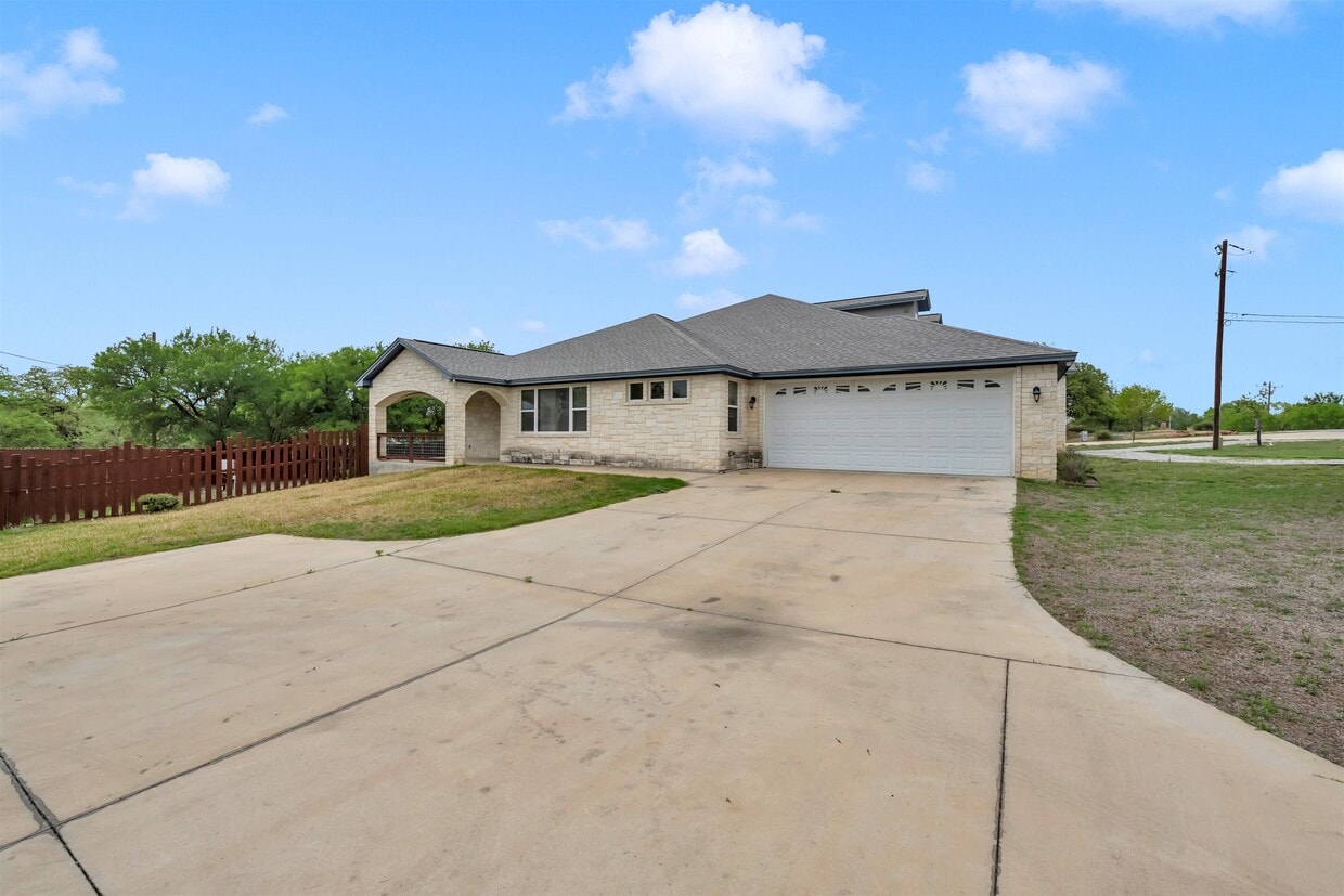 Primary Photo - 623 Skyline Dr