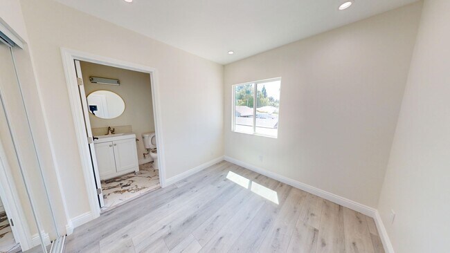 Foto del edificio - Modern 3-Bed/3-Bath Townhome