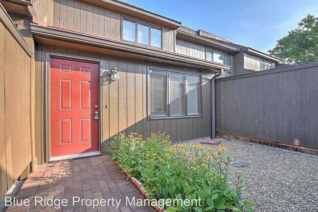 Foto del edificio - 2 br, 2.5 bath House - 412 Unit C Manor Drive
