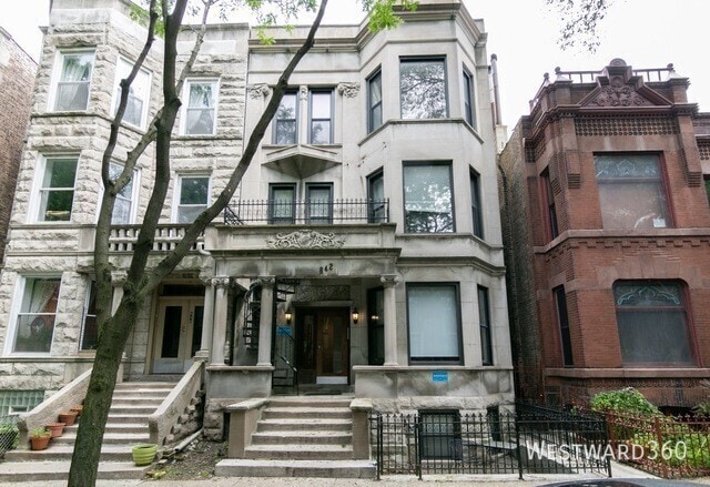 Primary Photo - 842 W Barry Ave