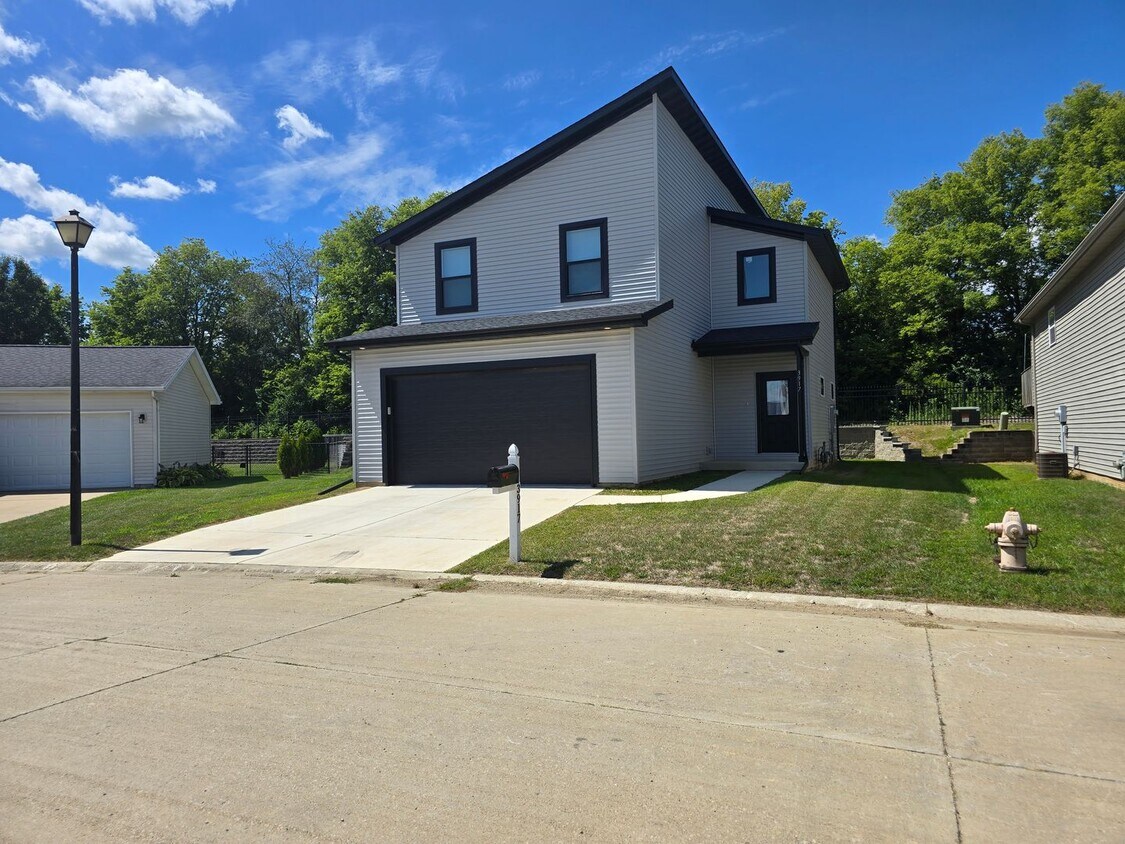 Foto principal - New Construction 3 Bedroom Home!