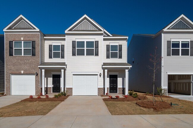 Foto del edificio - Beautiful Brand New 3 Bedroom 2.5 Bath Townhome in Hickory Glen!