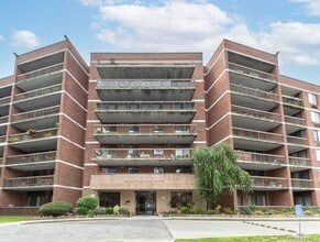 Building Photo - 1374 Midland Ave