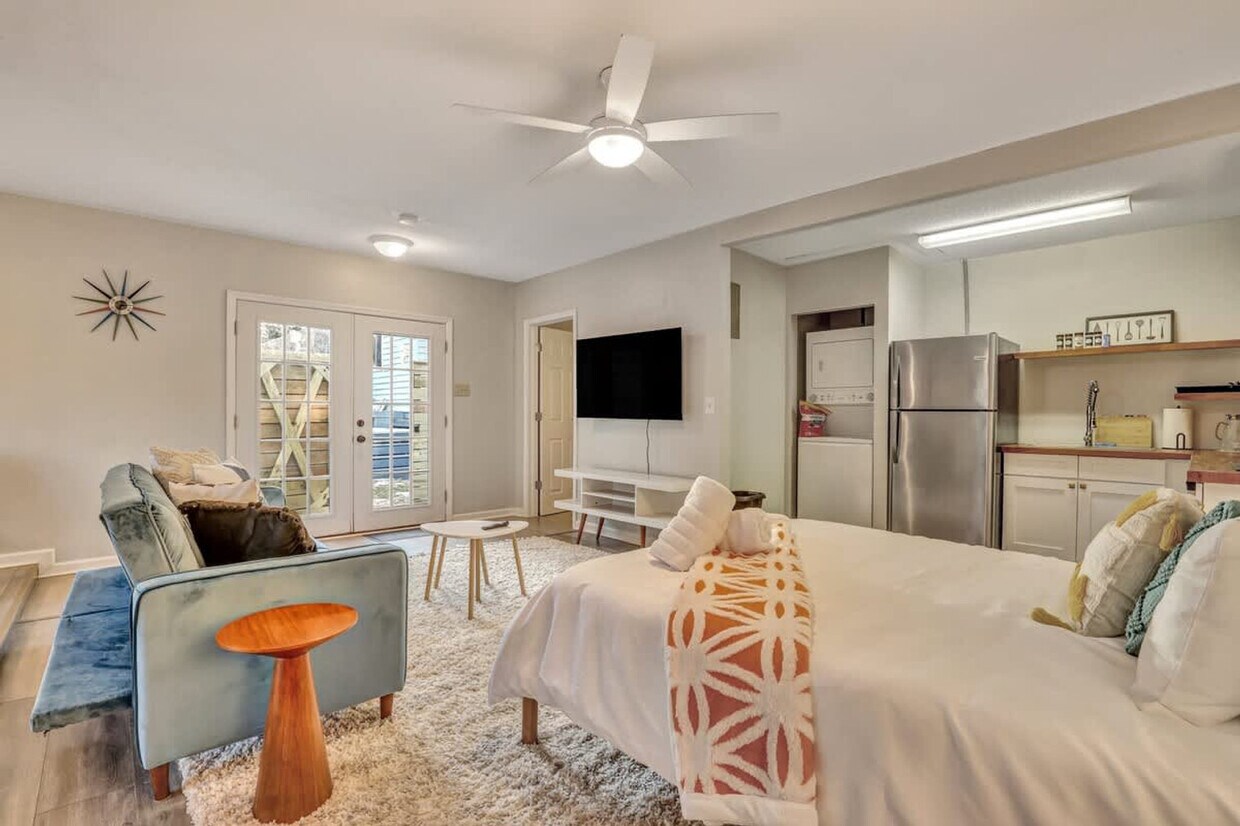 Foto principal - 109 E Point Dr