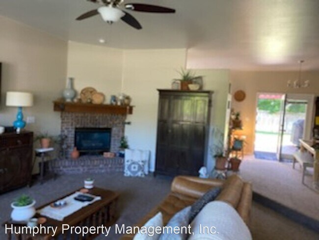 Building Photo - 3 br, 2 bath House - 1091 W. Loon St.