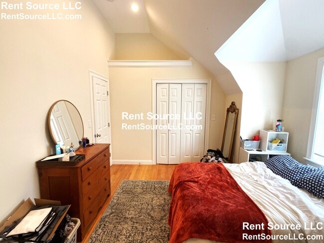 Building Photo - 537 Main St