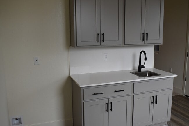 Building Photo - 682 Stephanie Dr