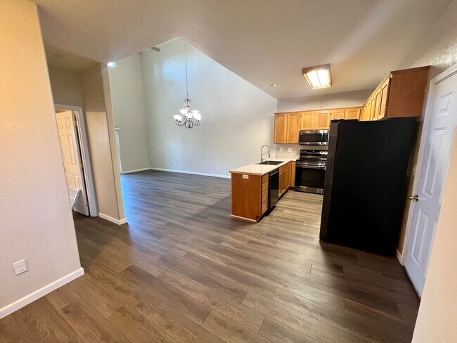 Foto del edificio - 2635 Parkwood Village Ln