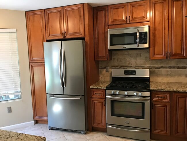 Kitchen - 1005 Hemlock Ct