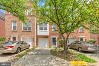 Building Photo - 1809 Spanish Oak Ln