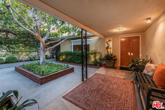 Foto del edificio - 4867 Finley Ave
