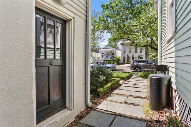 Building Photo - 825 Henry Clay Ave