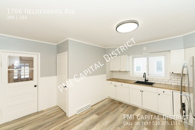 Building Photo - Mohonasen Schools!  Remodeled, Bright, and...