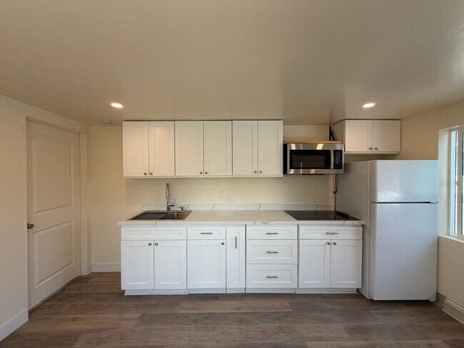 Foto del edificio - 3447 Caspian Ave