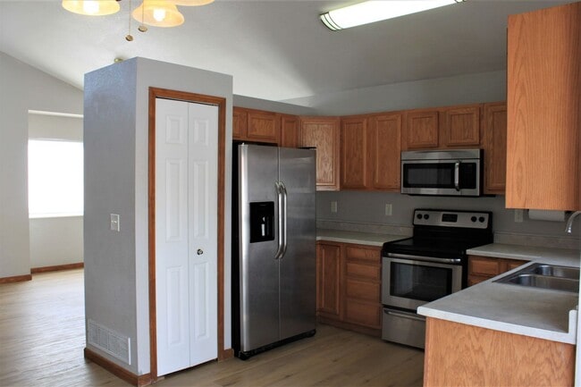 Building Photo - 4907 Brant Rd